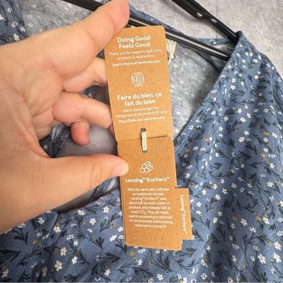 tentree Blue Floral Maxi Dress - Picture 7 of 9